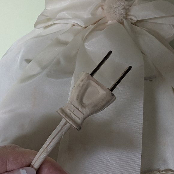 Vintage Lady Porcelain Doll Lamp - Picture 11 of 11